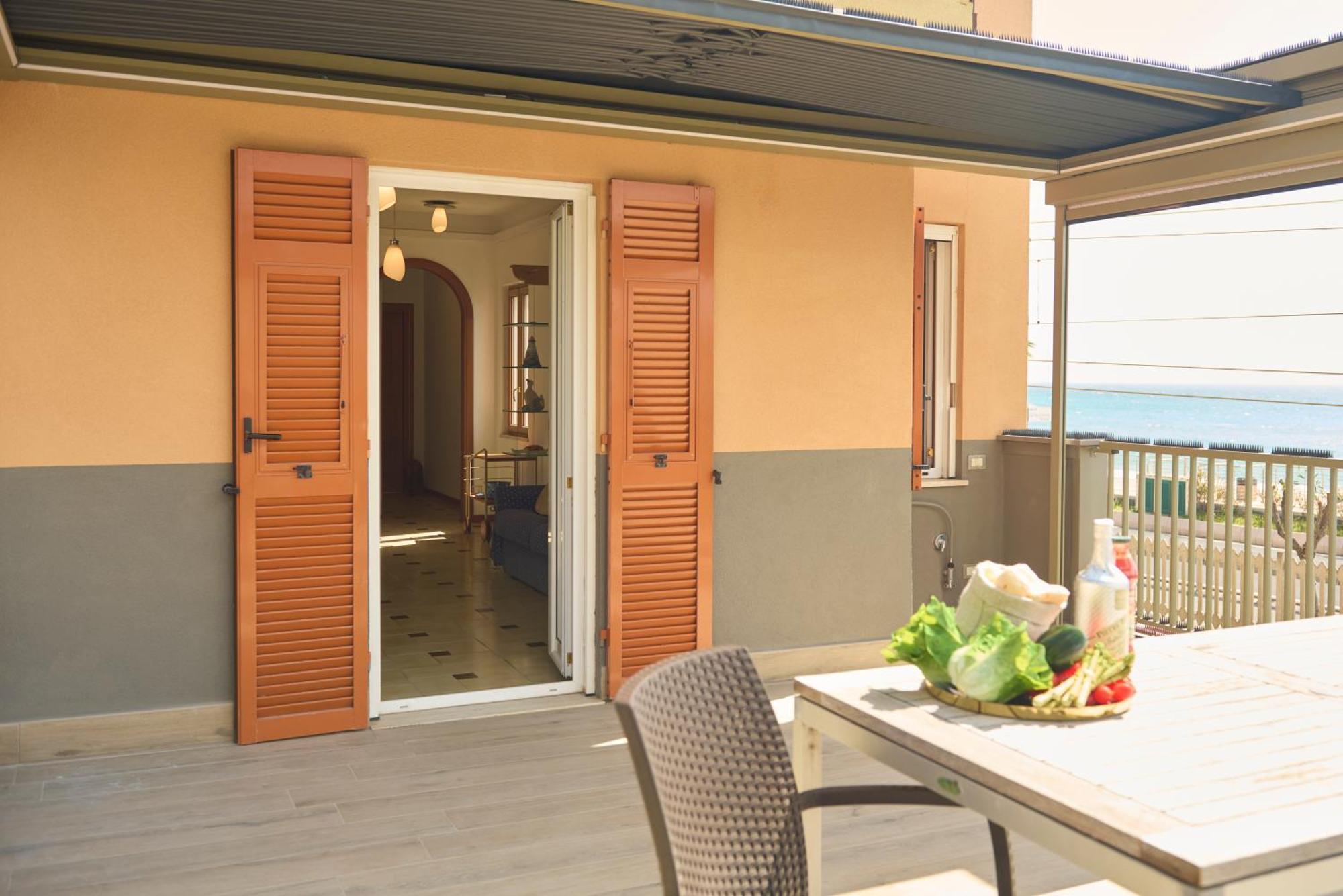 Apartamento Terrazza Sul Mare A Pietra Ligure Exterior foto