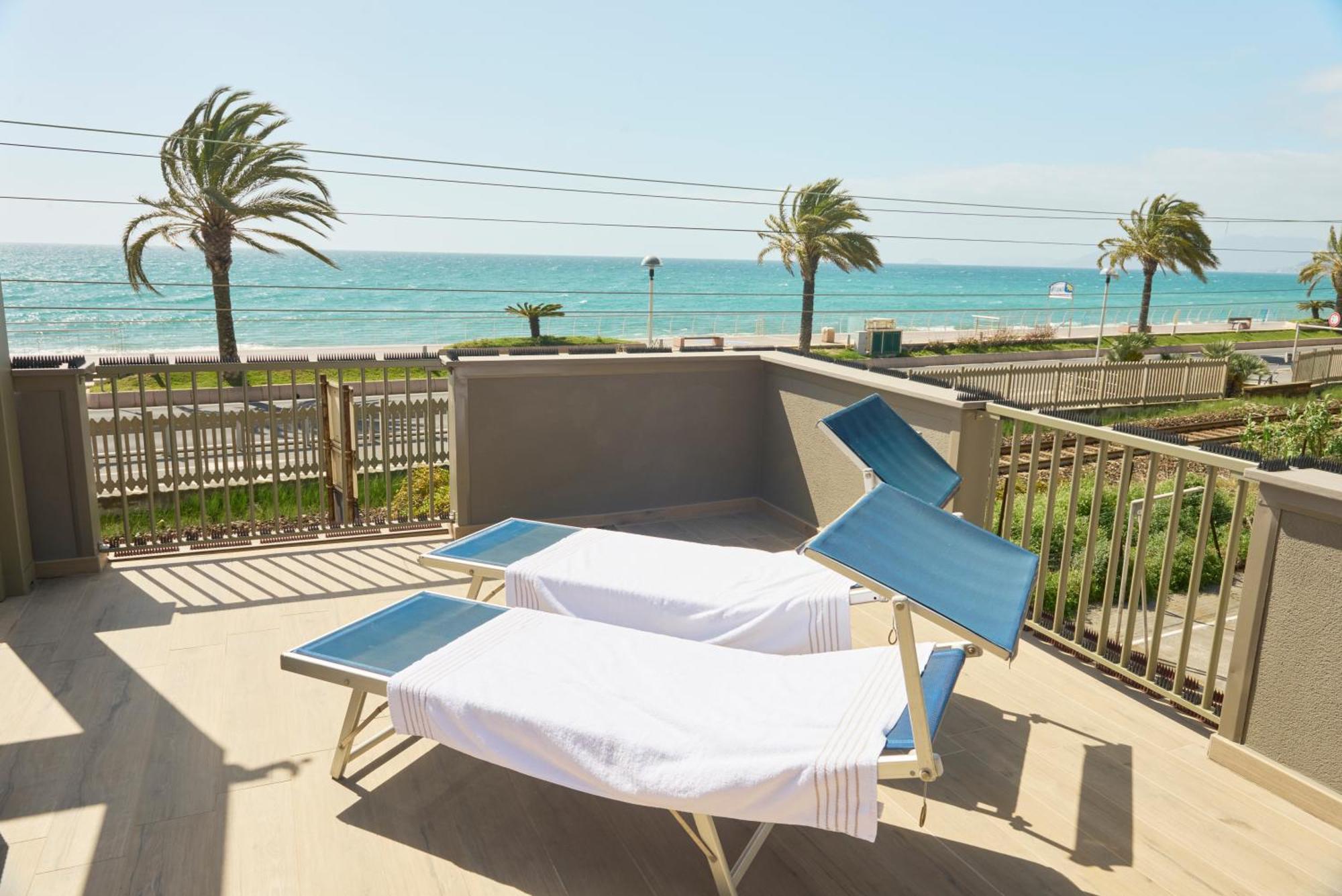 Apartamento Terrazza Sul Mare A Pietra Ligure Exterior foto